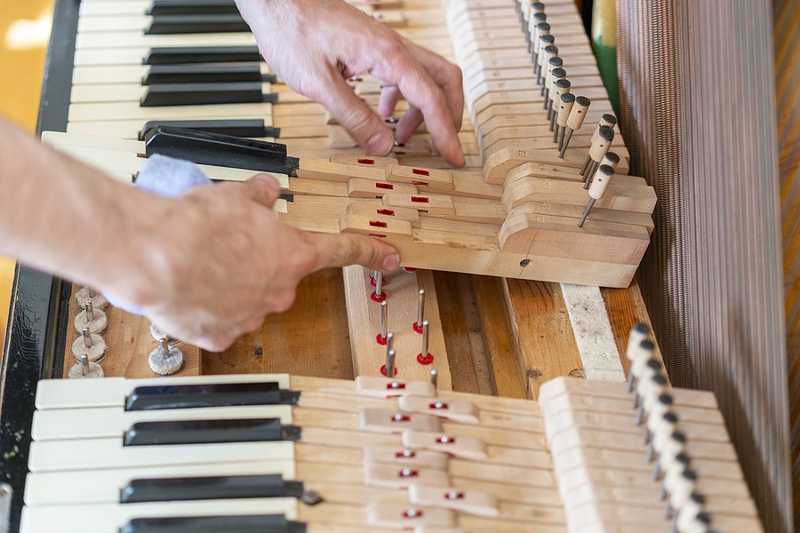 Piano tuning, piano tuner